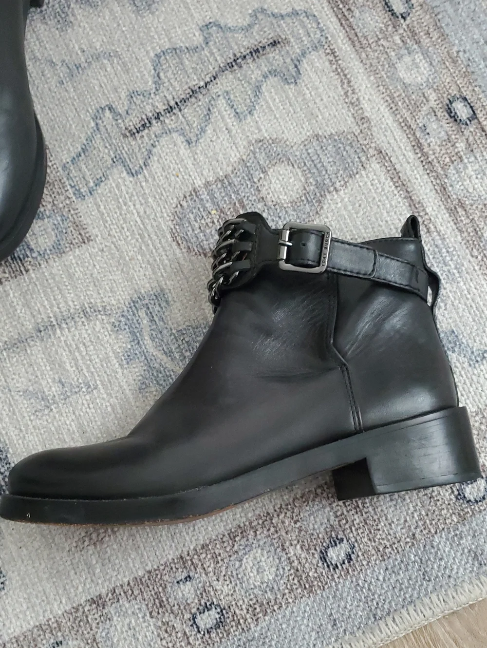 Tory Burch Bloomfield chain Black leather ankle Moto boots Shoes Sz7